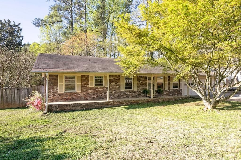 3 bedroom, 2 bathroom, 1,210 sq ft single family residence sold at 3881 Tommy Drive, Powder Springs, GA 30127
