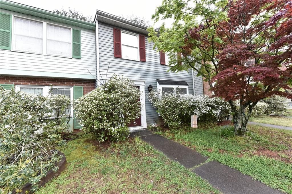 3 bedroom, 3 bathroom, 1,240 sq ft townhouse sold at 896 Regal Path Lane, Decatur, GA 30030