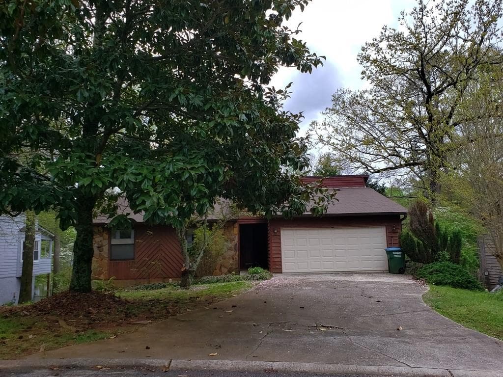 3 bedroom, 3 bathroom, 1,575 sq ft single family residence sold at 2829 Quinbery Drive, Snellville, GA 30039
