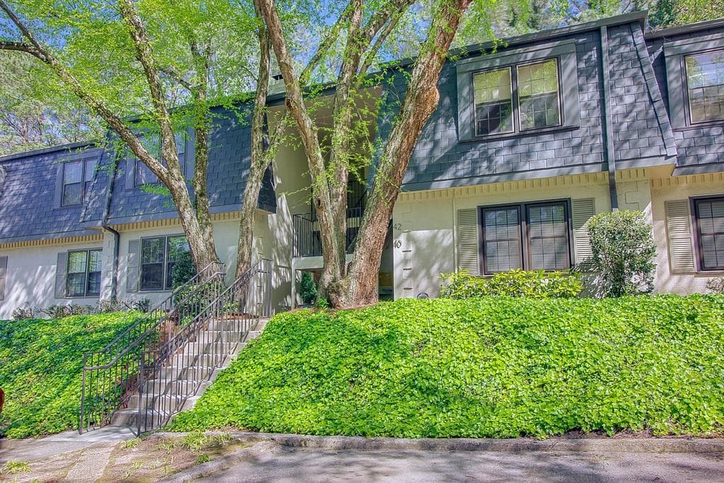 3 bedroom, 2 bathroom, 1,459 sq ft condominium sold at 41 Glenald Way, Atlanta, GA 30327