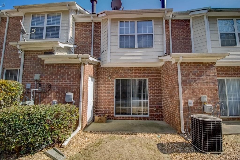 2 bedroom, 3 bathroom, 1,256 sq ft townhouse sold at 268 Paden Cove Trail, Lawrenceville, GA 30044