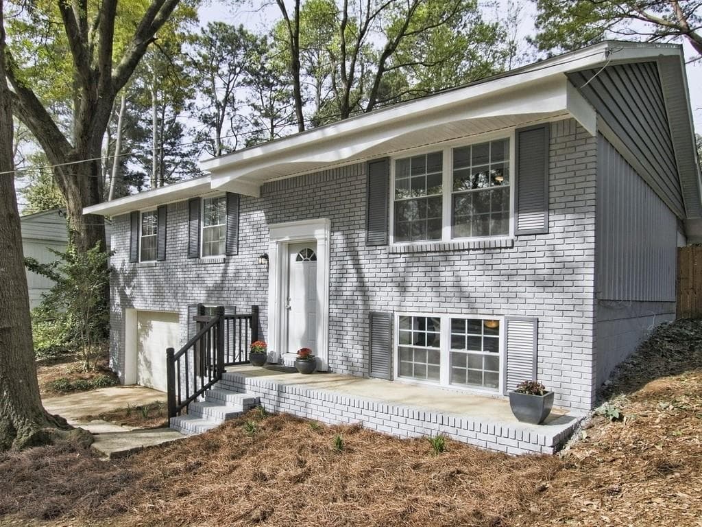 3 bedroom, 2 bathroom, 1,775 sq ft single family residence sold at 2660 CAROLYN Drive, Smyrna, GA 30080