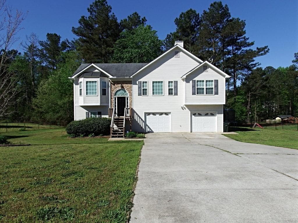 135 Creekwood Drive, Carrollton, GA 30116 — most recent listing photo