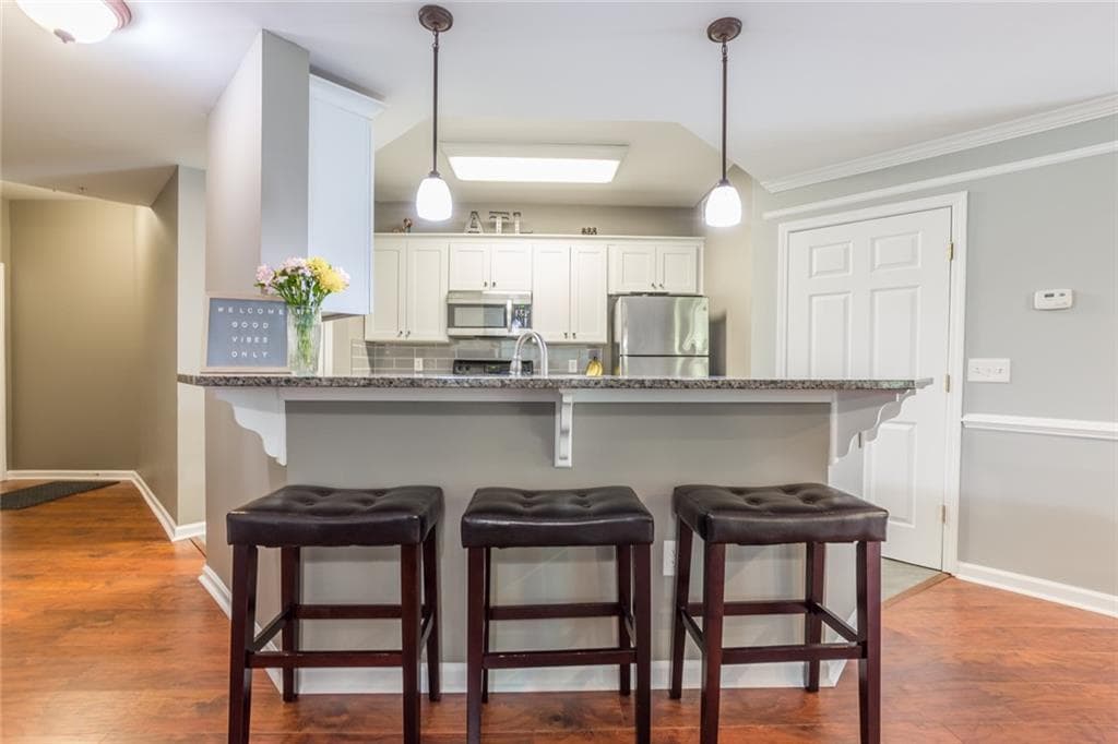 2 bedroom, 2 bathroom, 1,337 sq ft condominium sold at 2700 Pine Tree Road 2101, Atlanta, GA 30324