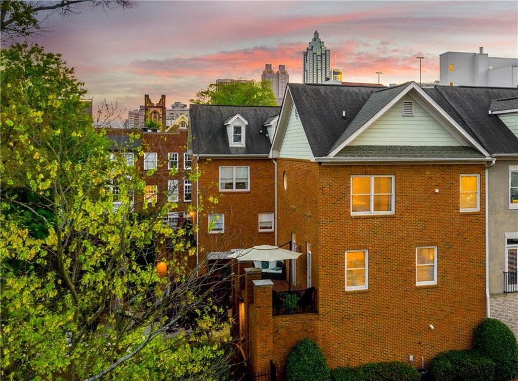 2 bedroom, 3 bathroom townhouse sold at 700 Piedmont Avenue 1, Atlanta, GA 30308
