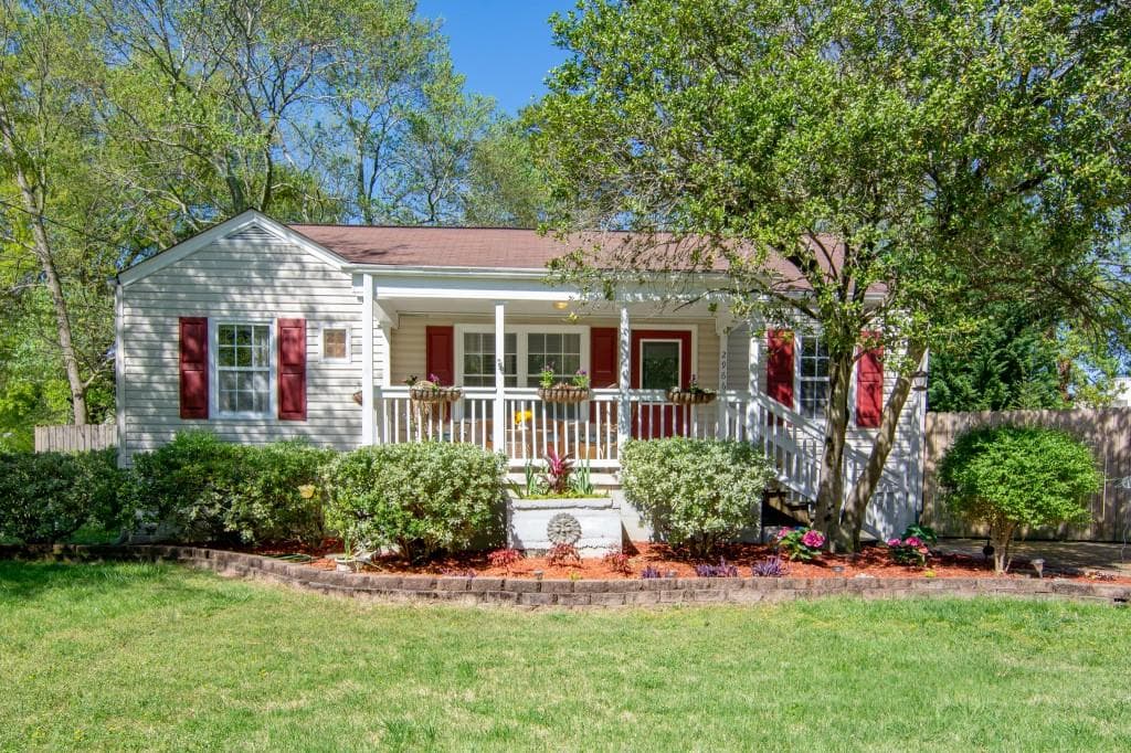 2 bedroom, 2 bathroom, 974 sq ft single family residence sold at 2966 Emory Road, Smyrna, GA 30080