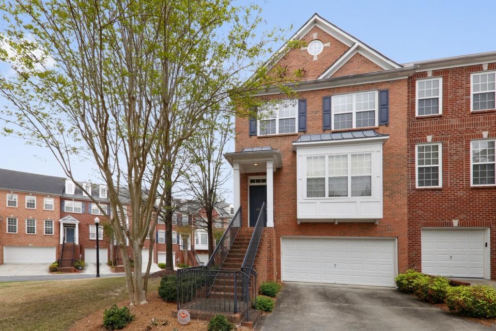3 bedroom, 3 bathroom, 2,581 sq ft townhouse sold at 401 Iona Abbey Court, Smyrna, GA 30082