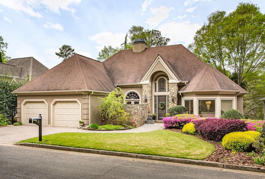 3 bedroom, 5 bathroom, 4,902 sq ft single family residence sold at 2 Vale Close, Atlanta, GA 30324