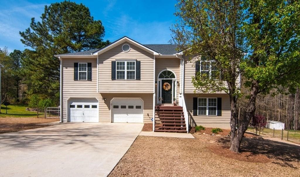 4 bedroom, 3 bathroom, 2,526 sq ft single family residence sold at 1108 Summer Chase Drive, Auburn, GA 30011