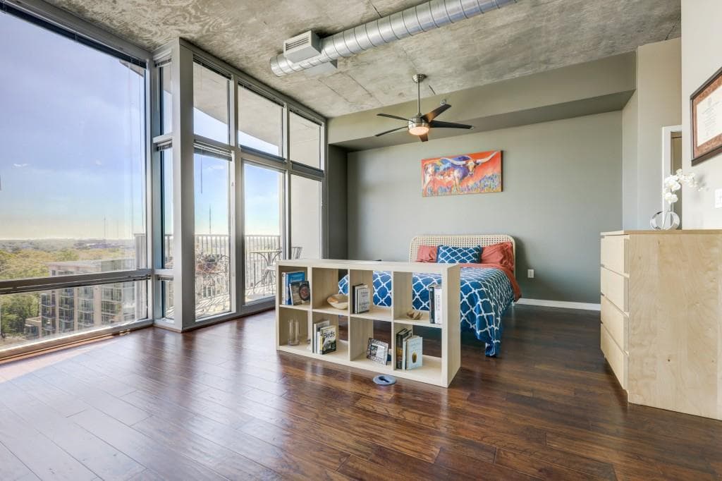 1 bedroom, 1 bathroom, 683 sq ft condominium sold at 923 Peachtree Street 1134, Atlanta, GA 30309
