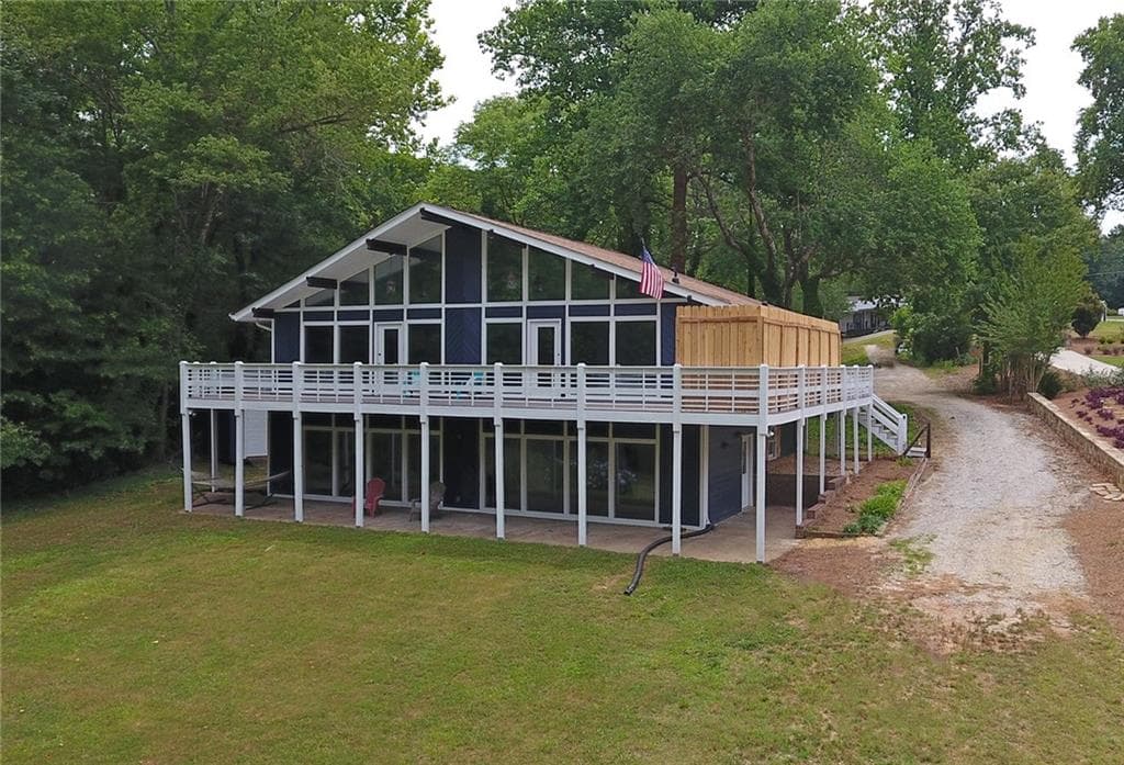 4 bedroom, 3 bathroom, 2,790 sq ft single family residence sold at 2658 Westview Circle, Gainesville, GA 30506