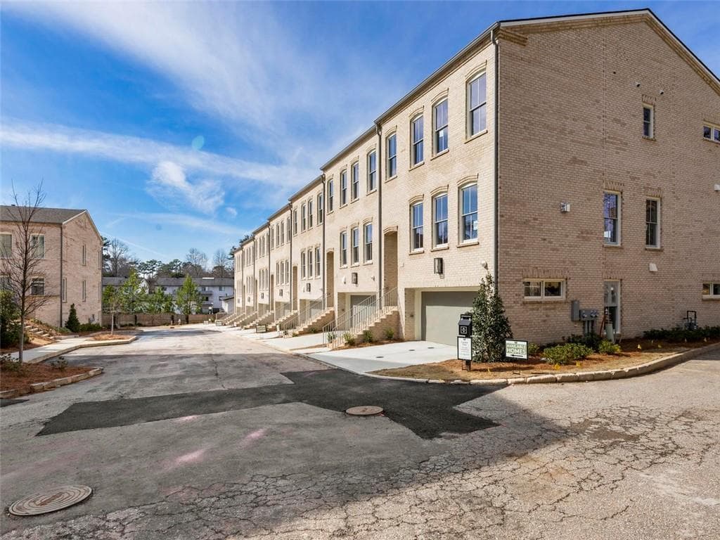 3458 Landen Pine Court 27, Atlanta, GA 30305 — most recent listing photo