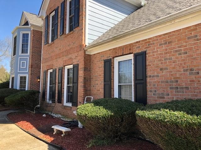 4 bedroom, 3 bathroom, 2,581 sq ft single family residence sold at 220 Deer Cliff Cove, Lawrenceville, GA 30043