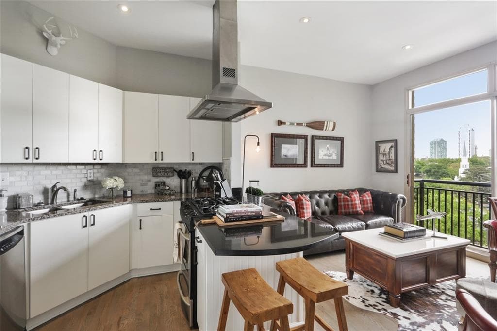 2626 Peachtree Road 1402, Atlanta, GA 30305 — most recent listing photo