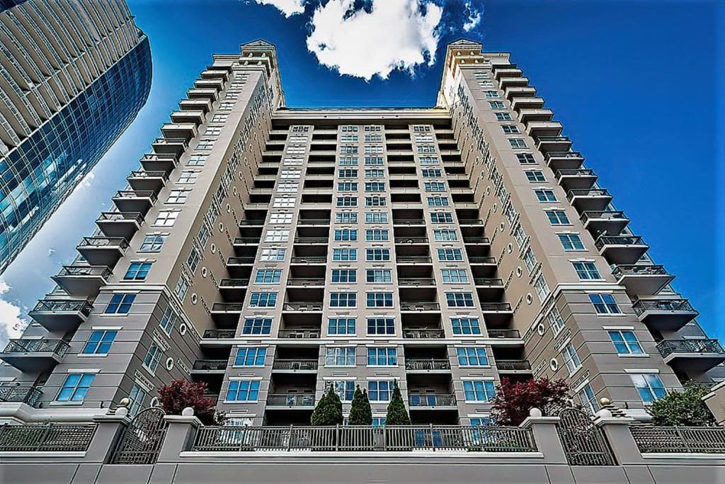 1 bedroom, 1 bathroom, 1,025 sq ft condominium sold at 3334 NE Peachtree Road 201, Atlanta, GA 30326