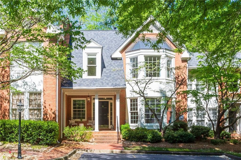 3 bedroom, 3 bathroom, 2,378 sq ft townhouse sold at 3075 Howell Mill Road 11, Atlanta, GA 30327