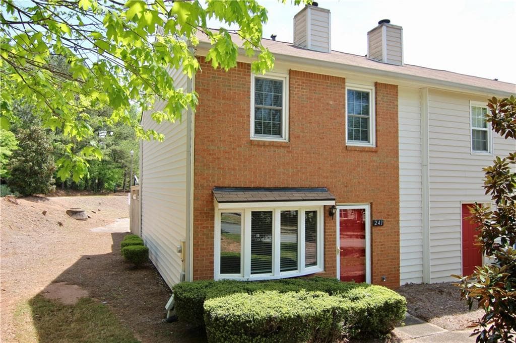 2 bedroom, 3 bathroom, 1,240 sq ft townhouse sold at 241 Chads Ford Way, Roswell, GA 30076