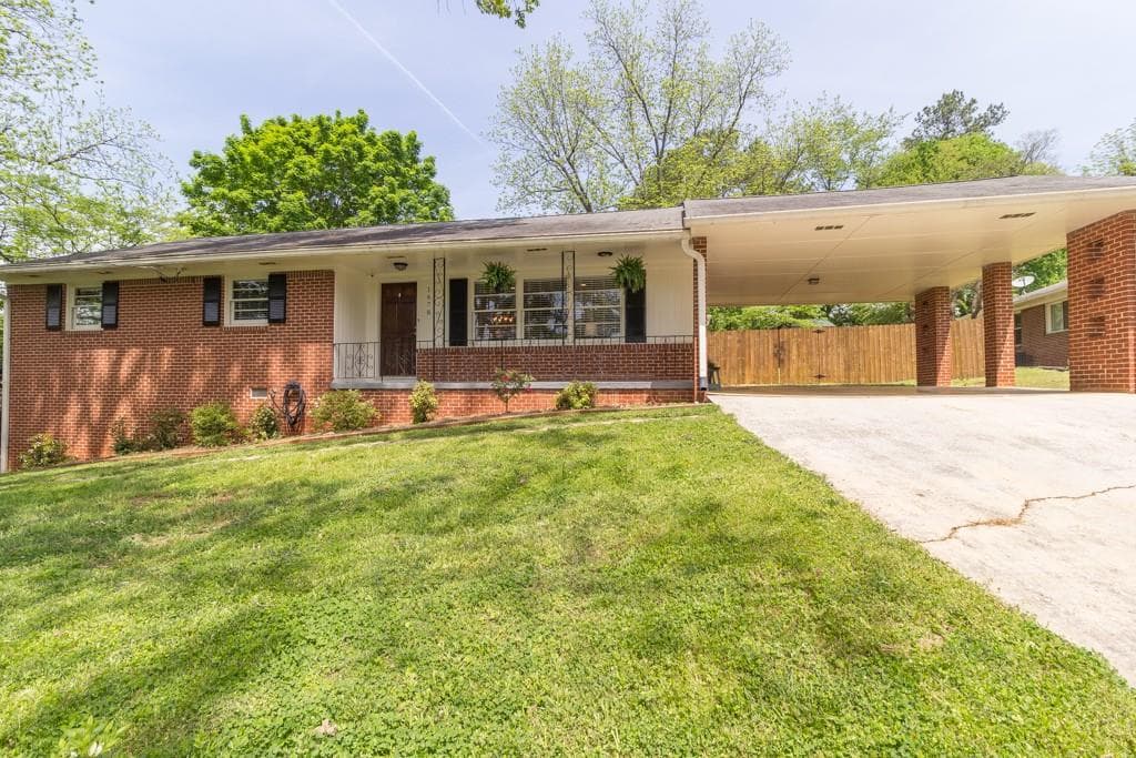 3 bedroom, 2 bathroom, 1,838 sq ft single family residence sold at 1678 Oak Lane, Atlanta, GA 30329
