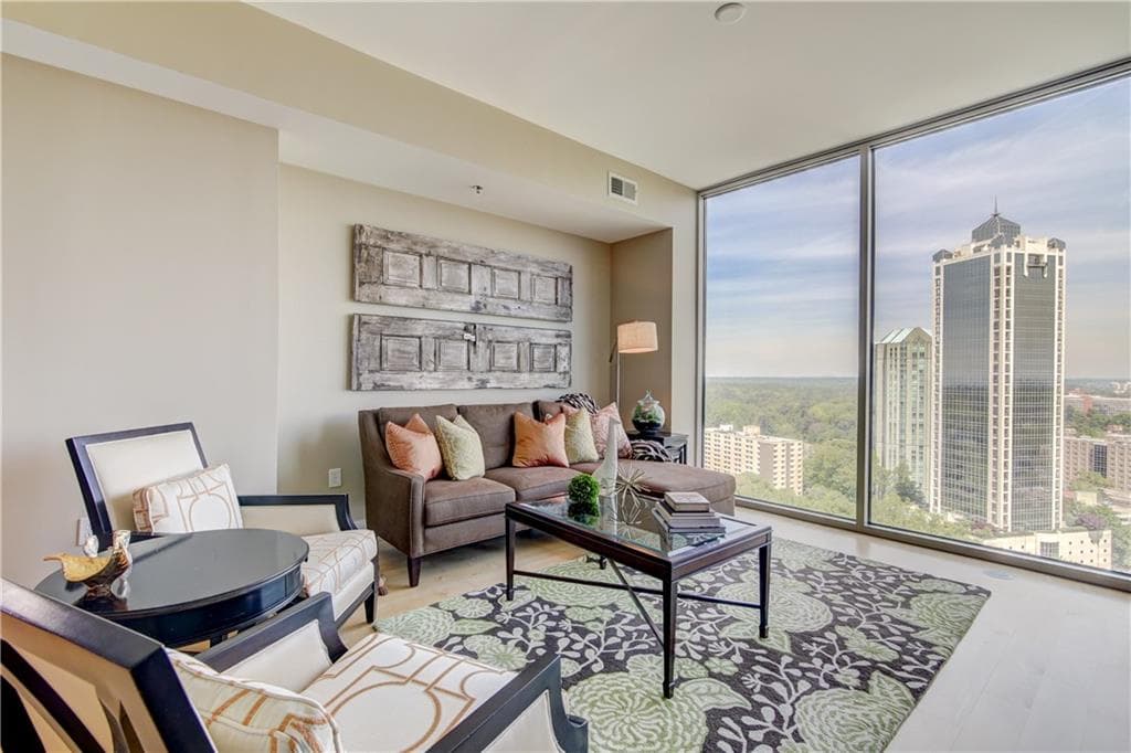 2 bedroom, 3 bathroom, 1,594 sq ft condominium sold at 2795 Peachtree Road 2005, Atlanta, GA 30305