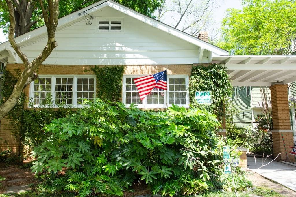 3 bedroom, 2 bathroom, 1,974 sq ft single family residence sold at 570 Saint Charles Avenue, Atlanta, GA 30308