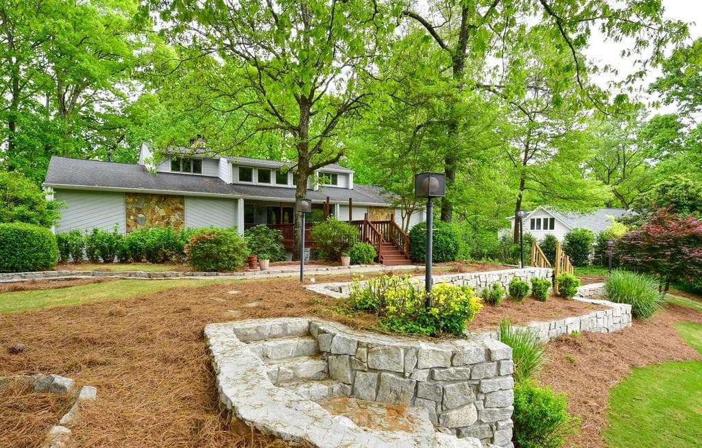 325 SKYRIDGE Drive, Sandy Springs, GA 30350 — most recent listing photo