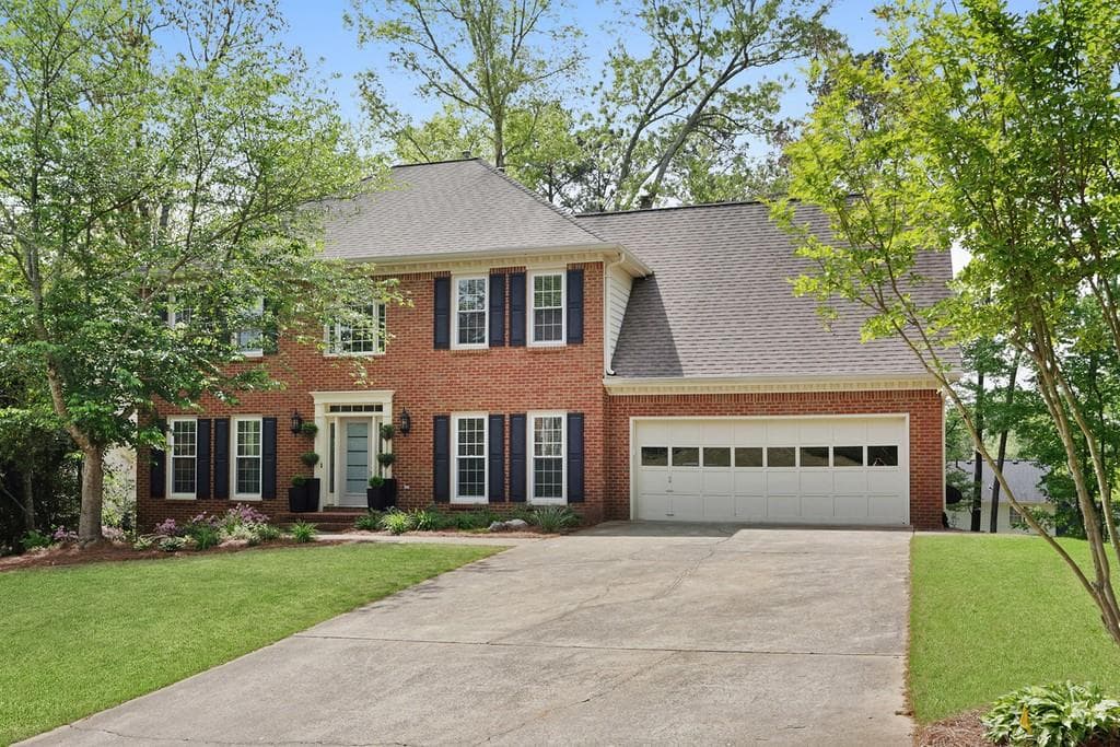 6 bedroom, 4 bathroom, 3,199 sq ft single family residence sold at 880 Kings Arms Way, Johns Creek, GA 30022