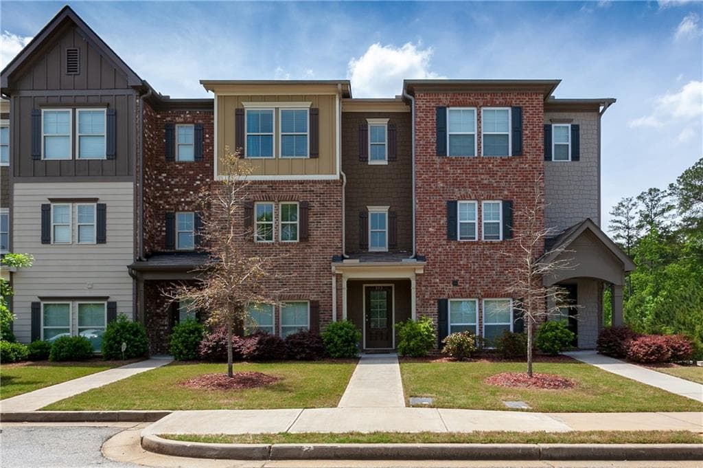 3 bedroom, 4 bathroom, 2,051 sq ft townhouse sold at 393 Sand Bay Drive 255, Atlanta, GA 30331