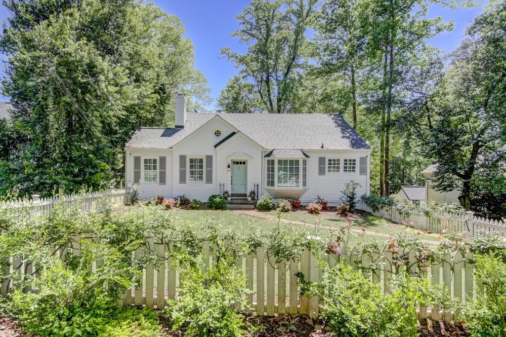 3 bedroom, 3 bathroom, 2,425 sq ft single family residence sold at 3585 Habersham Road, Atlanta, GA 30305