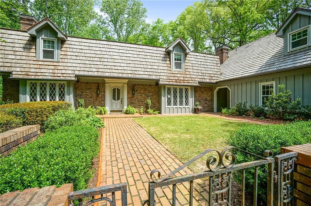 8945 Huntcliff Trace, Sandy Springs, GA 30350 — most recent listing photo
