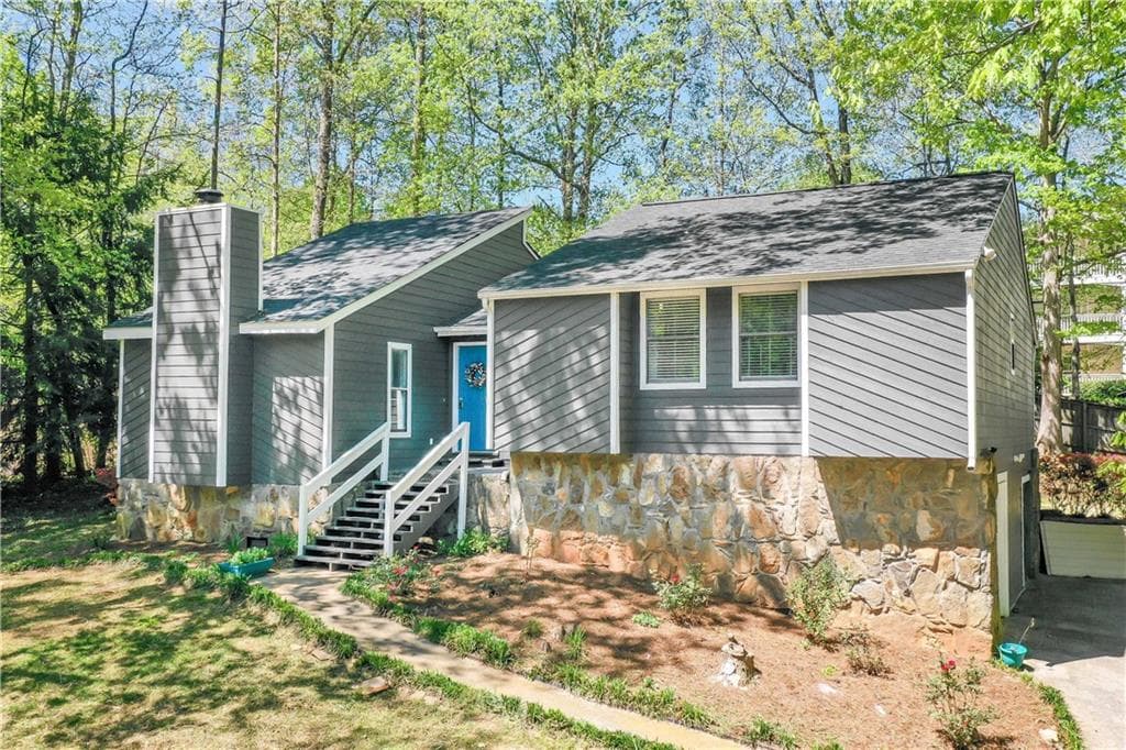 3 bedroom, 2 bathroom, 1,638 sq ft single family residence sold at 8991 Laurel Drive, Douglasville, GA 30135