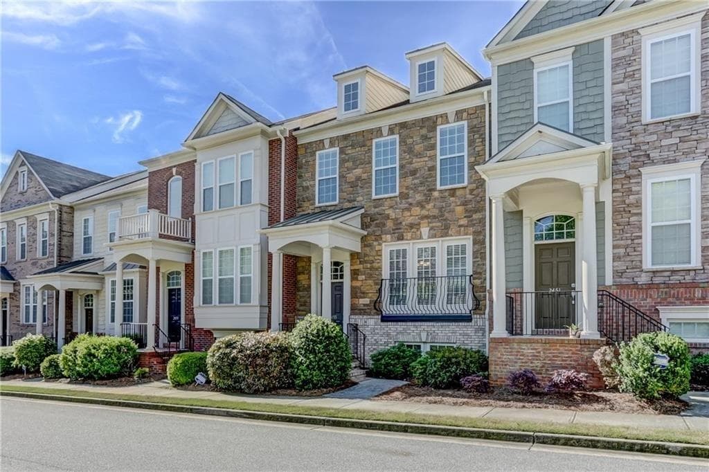 3 bedroom, 4 bathroom, 1,890 sq ft townhouse sold at 2455 Natoma Court 9, Smyrna, GA 30080