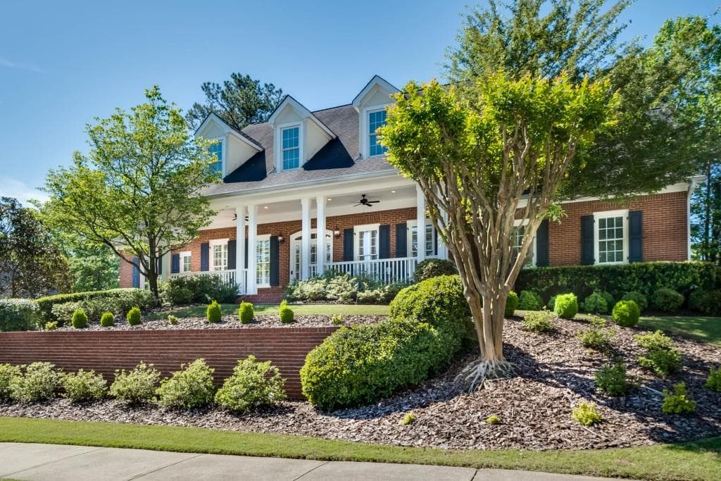 5 bedroom, 5 bathroom, 6,300 sq ft single family residence sold at 5075 Eves Place, Roswell, GA 30076