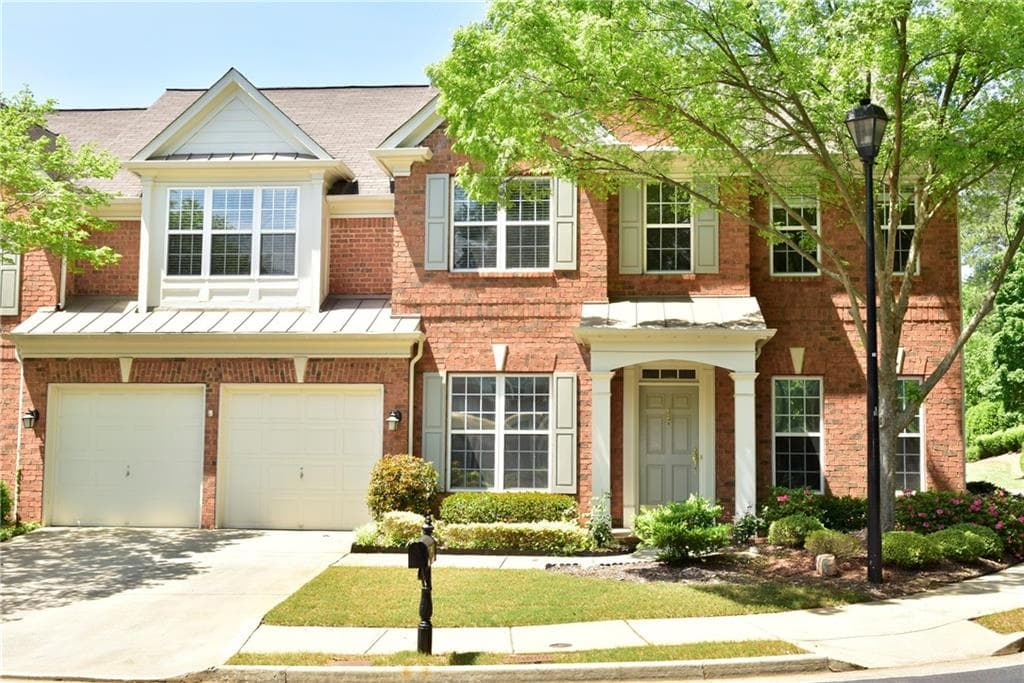 3 bedroom, 3 bathroom, 2,636 sq ft townhouse sold at 900 Thornington Place, Roswell, GA 30075