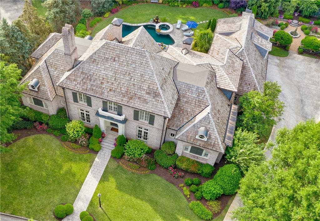 6 bedroom, 9 bathroom, 6,266 sq ft single family residence sold at 11 Leighton Court, Sandy Springs, GA 30327