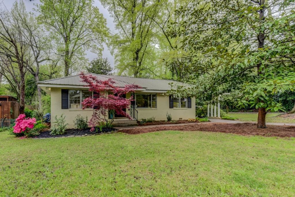 3 bedroom, 1 bathroom, 1,116 sq ft single family residence sold at 1106 Oakfield Drive, Atlanta, GA 30316