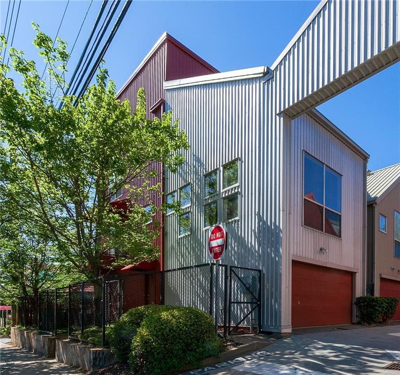 2 bedroom, 2 bathroom, 1,900 sq ft townhouse sold at 920 Memorial Drive 1, Atlanta, GA 30316