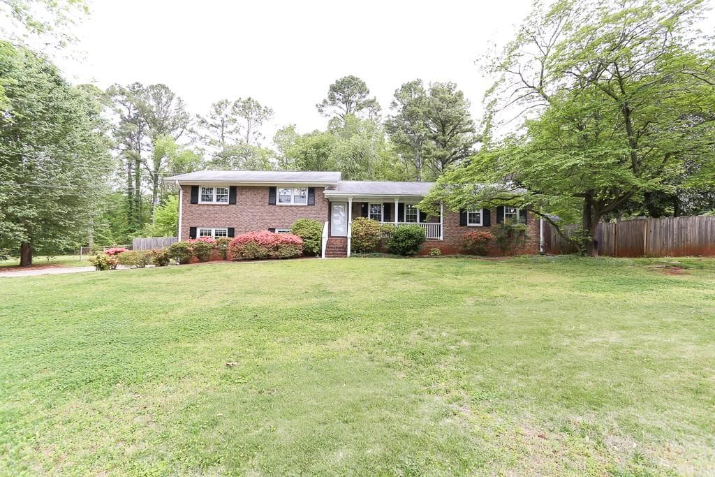 3 bedroom, 2 bathroom, 1,888 sq ft single family residence sold at 1153 Lincoln Drive, Marietta, GA 30066