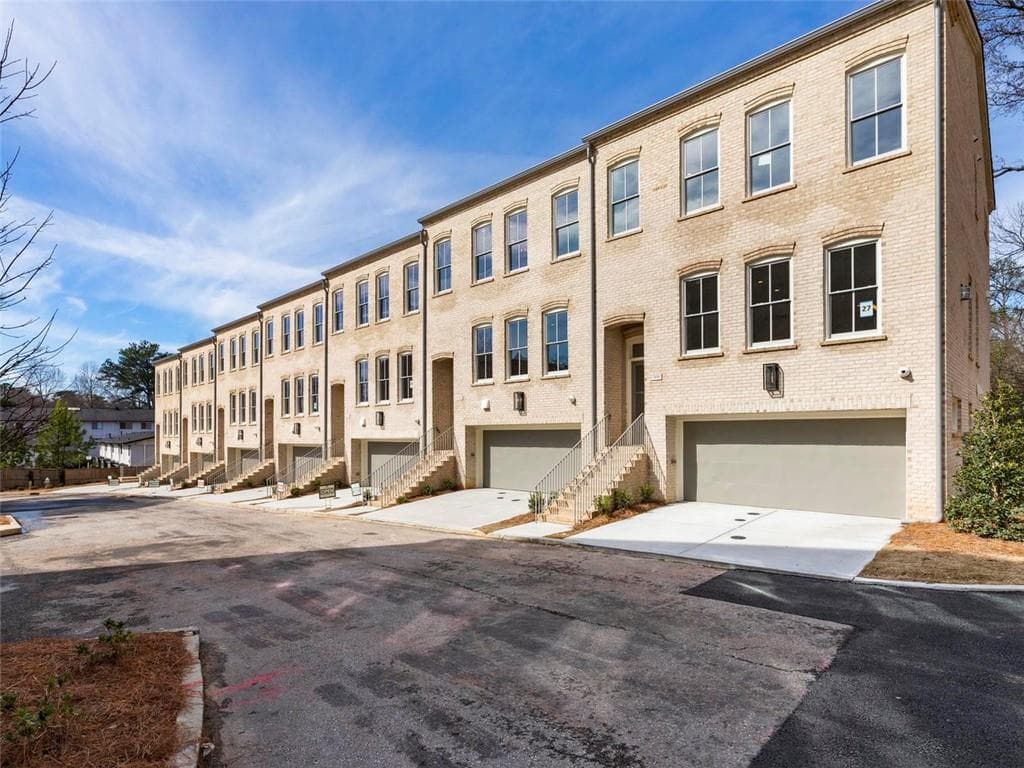 3466 Landen Pine Court 31, Atlanta, GA 30305 — most recent listing photo