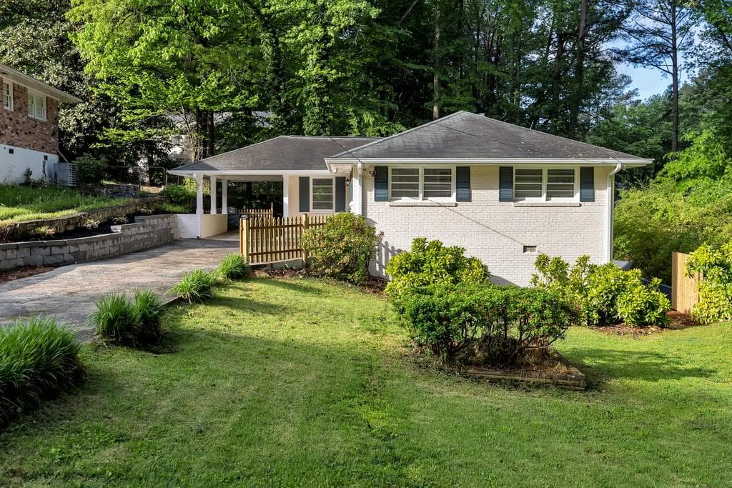 4 bedroom, 2 bathroom, 1,545 sq ft single family residence sold at 1942 Kenwood Road, Smyrna, GA 30082