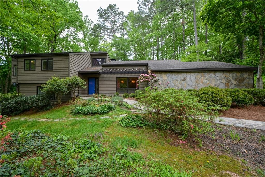 4 bedroom, 4 bathroom, 3,750 sq ft single family residence sold at 9870 Huntcliff Trace, Sandy Springs, GA 30350