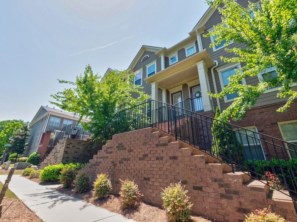 3 bedroom, 4 bathroom, 2,200 sq ft townhouse sold at 1737 BREYERTON Drive, Atlanta, GA 30329