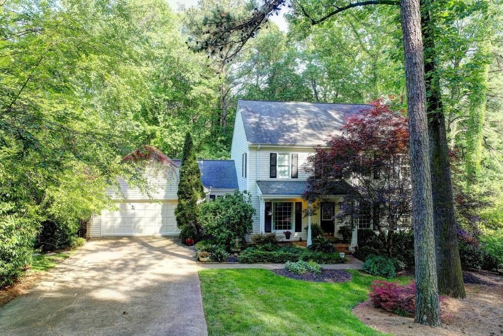 5 bedroom, 3 bathroom, 2,876 sq ft single family residence sold at 320 Laurel Lane, Roswell, GA 30076