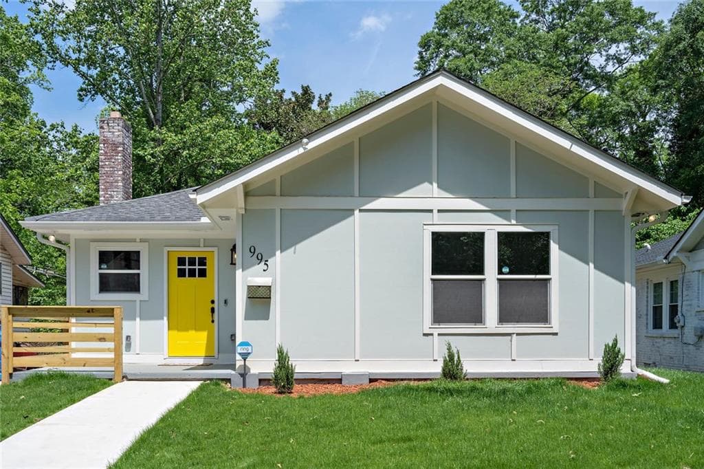 3 bedroom, 2 bathroom, 1,653 sq ft single family residence sold at 995 Byron Drive, Atlanta, GA 30310
