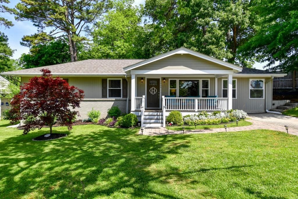 3 bedroom, 2 bathroom single family residence sold at 1926 Canmont Drive, Brookhaven, GA 30319