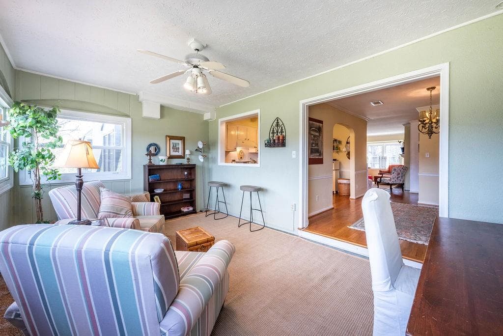 2 bedroom, 2 bathroom, 1,093 sq ft condominium sold at 45 Chaumont Square, Atlanta, GA 30327