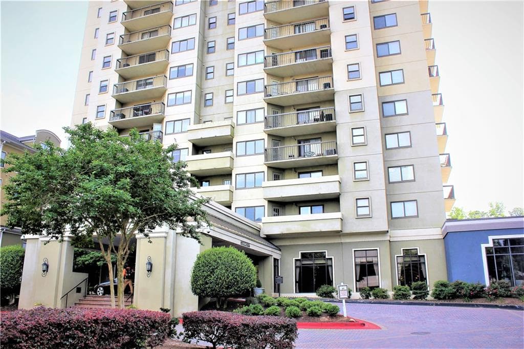 2 bedroom, 2 bathroom, 1,106 sq ft condominium sold at 795 Hammond Drive 507, Atlanta, GA 30328