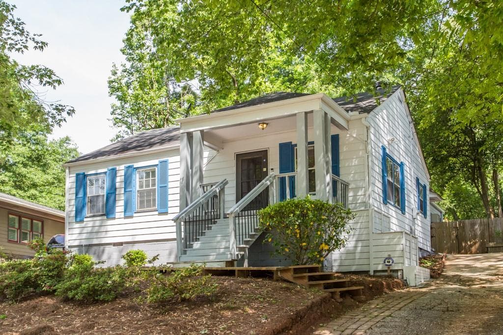 2 bedroom, 2 bathroom, 1,135 sq ft single family residence sold at 946 ORMEWOOD Avenue, Atlanta, GA 30316
