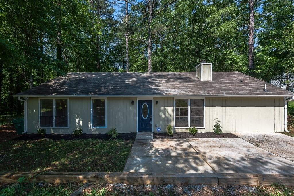 819 HEMINGWAY Road, Stone Mountain, GA 30088 — most recent listing photo