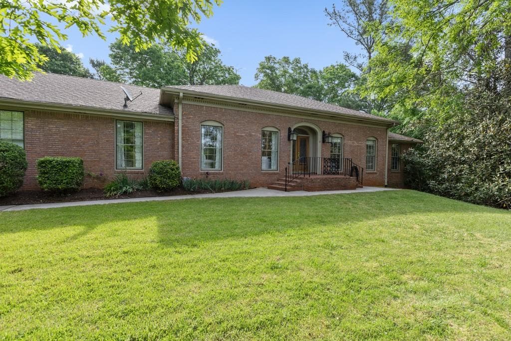 5 bedroom, 3 bathroom single family residence sold at 9435 River Lake Drive, Roswell, GA 30075