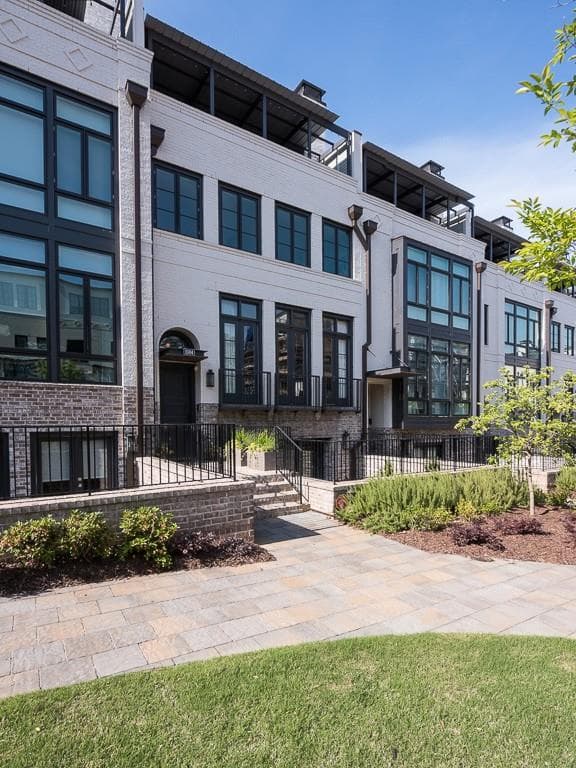 4 bedroom, 5 bathroom, 3,733 sq ft townhouse sold at 1084 Abington Court, Brookhaven, GA 30319